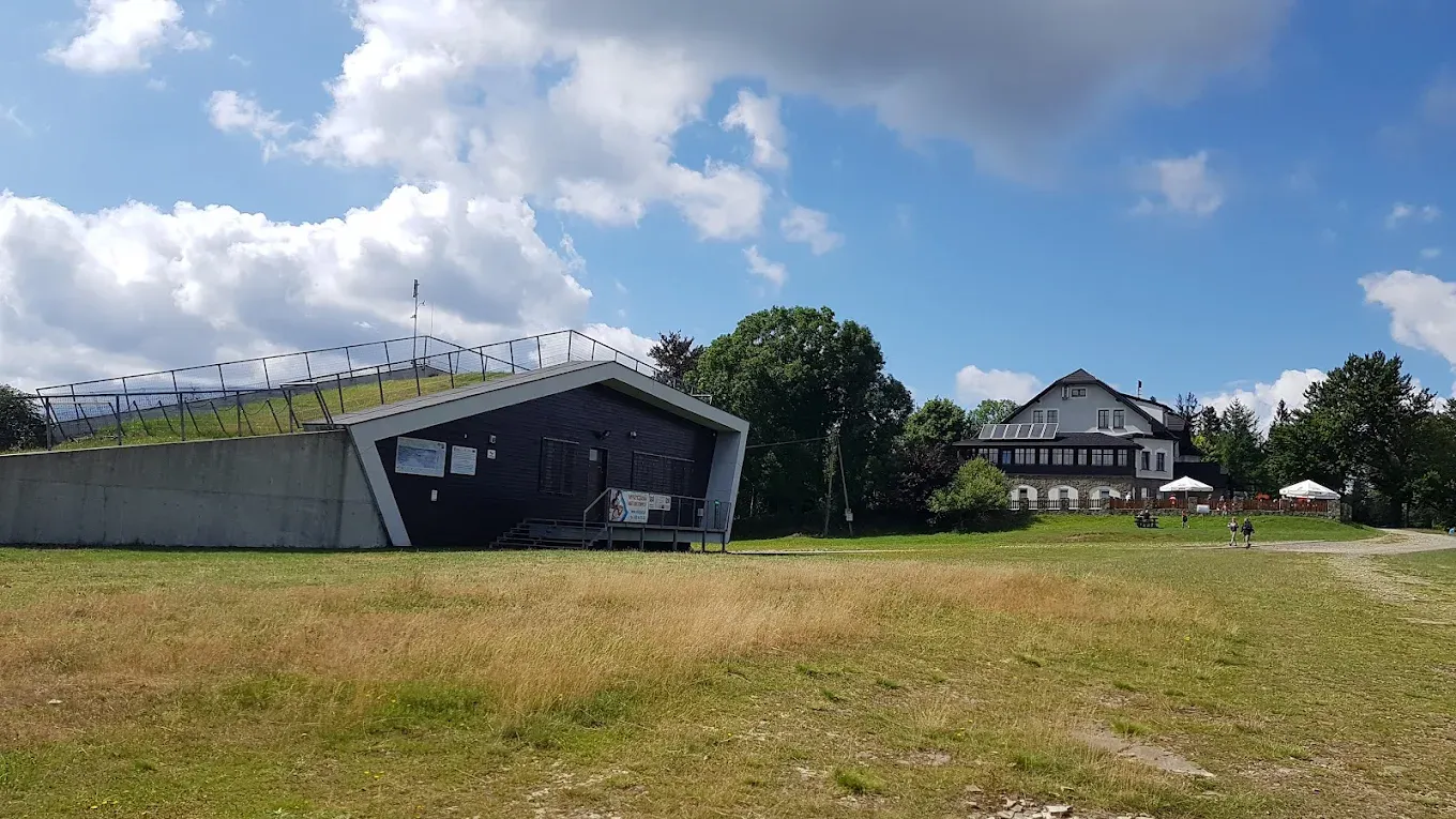 Schronisko PTTK na Magurce